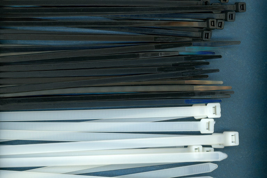 Kabelstrips: Den oversete løsning til sikker fastgørelse i hverdagen og ekstreme vejrsituationer.